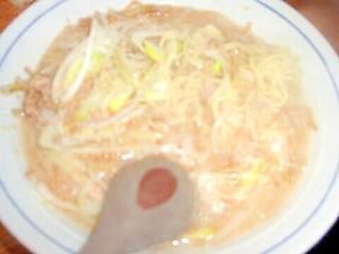 もやしと豚肉だけで、おいしいラーメン♪